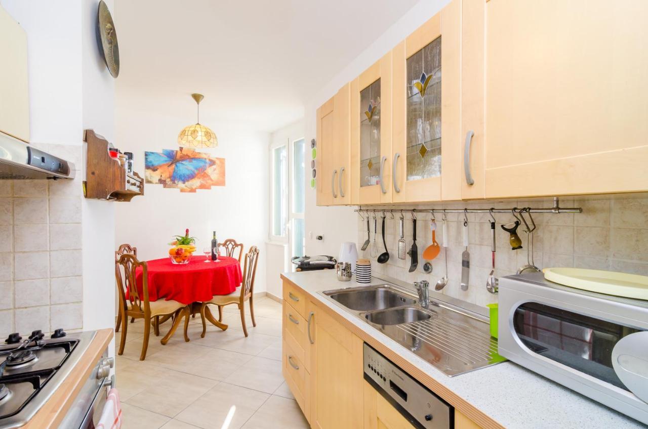 Sun City Apartment Дубровник Екстериор снимка