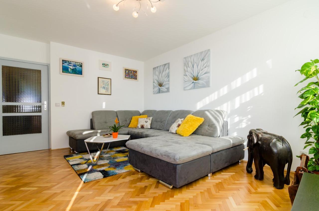 Sun City Apartment Дубровник Екстериор снимка